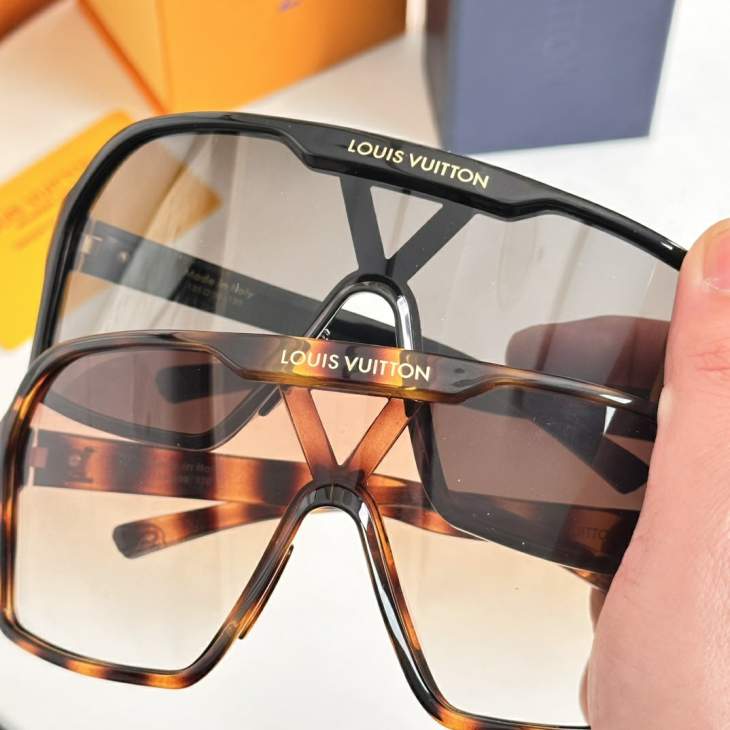 Picture of Louis Vuitton Sunglasses _SKUfw77817713fw